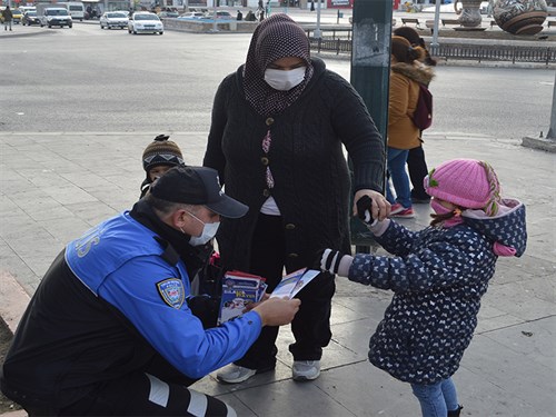 Toplum Destekli Polislik Şube Müdürlüğü Personelince Bilgilendirme Çalışması Yapılmıştır
